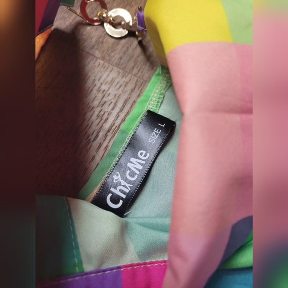 FREE W BUNDLE Chic Me peekaboo chain detail high low shirt - Picture 5 of 10